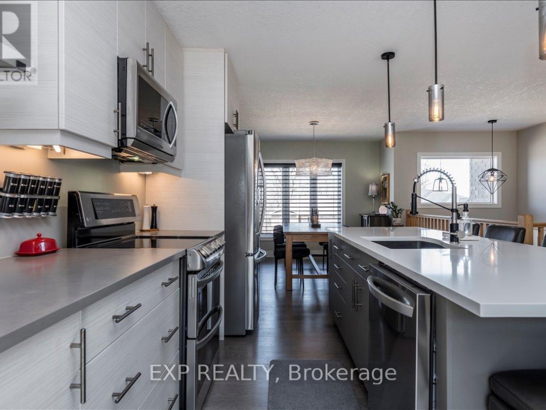 51 HUNTER AVENUE, Tay (Victoria Harbour)