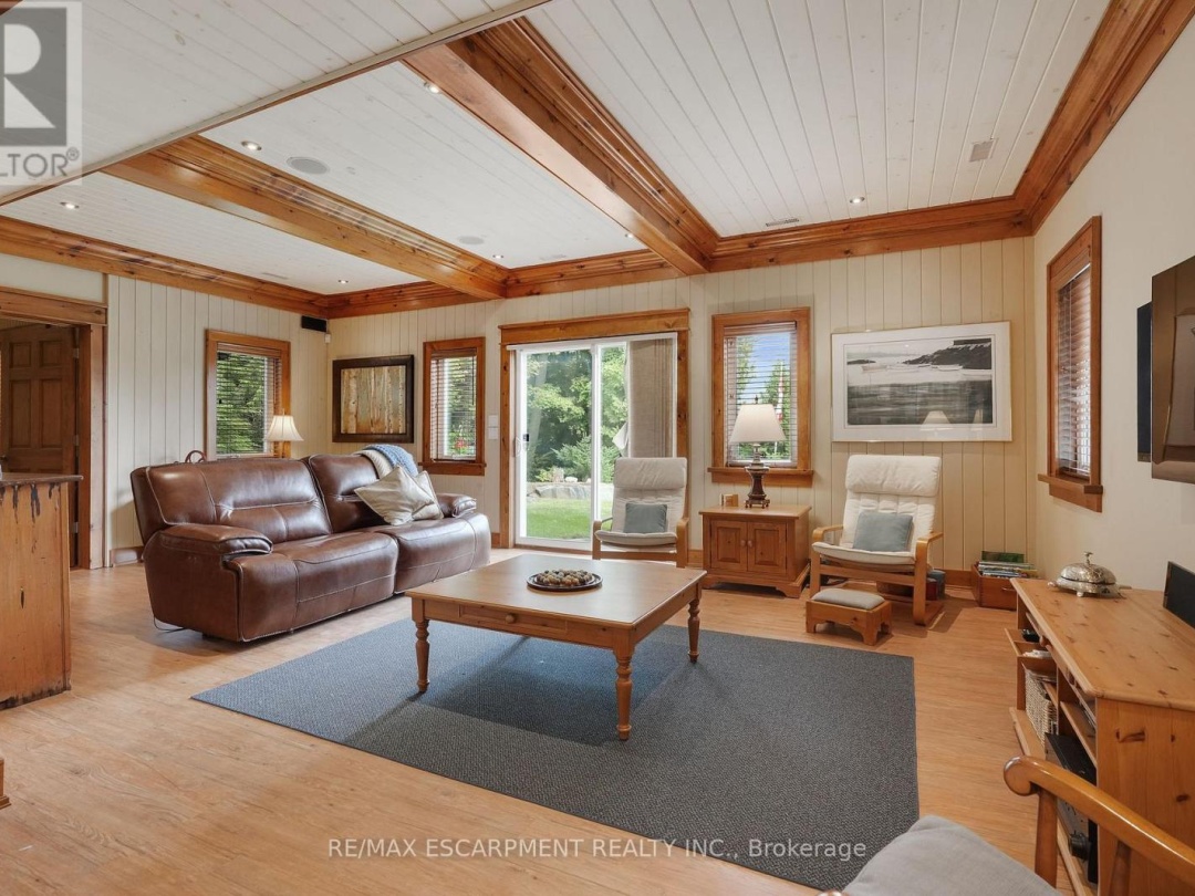 36 MANITOUWABING ESTATES ROAD, Manitouwabing Lake
