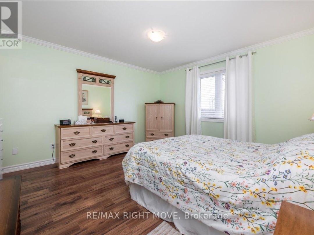 1 SINCLAIR CRESCENT, Ramara (Atherley)