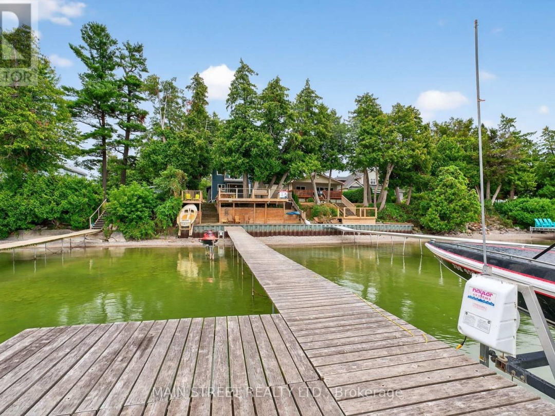 142 CEDAR BEACH ROAD, Lake Simcoe