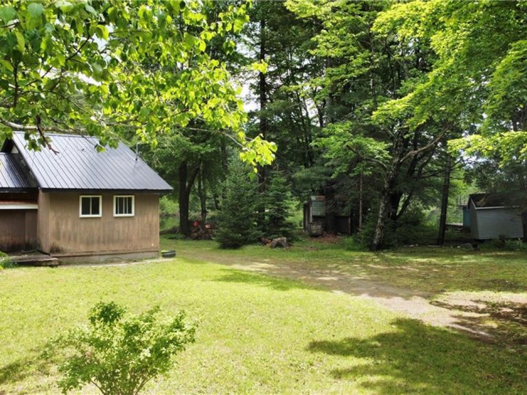 2424 Fraserburg Road, Muskoka River