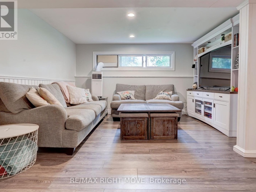 2268 THOMSON CRESCENT, 