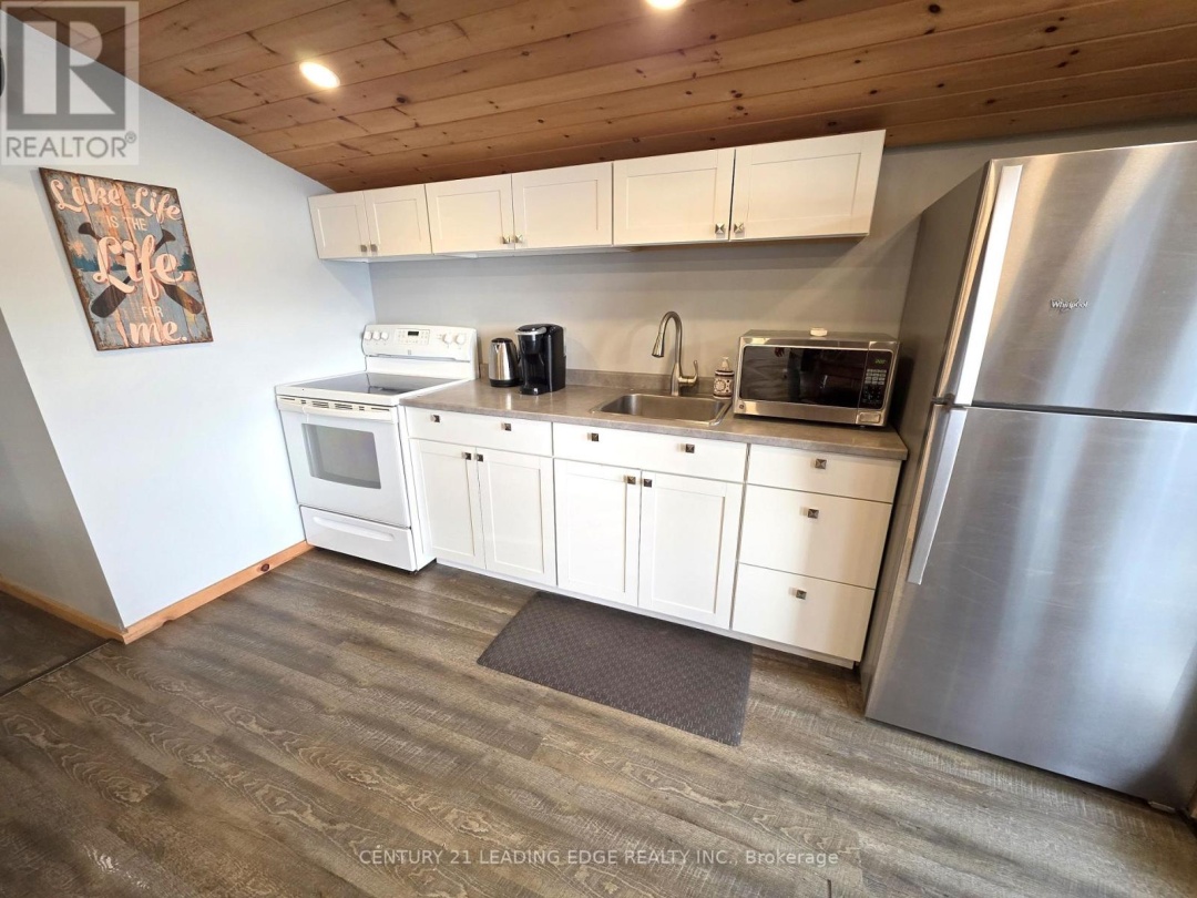 24 - 1043 LOBO DRIVE, South Lake