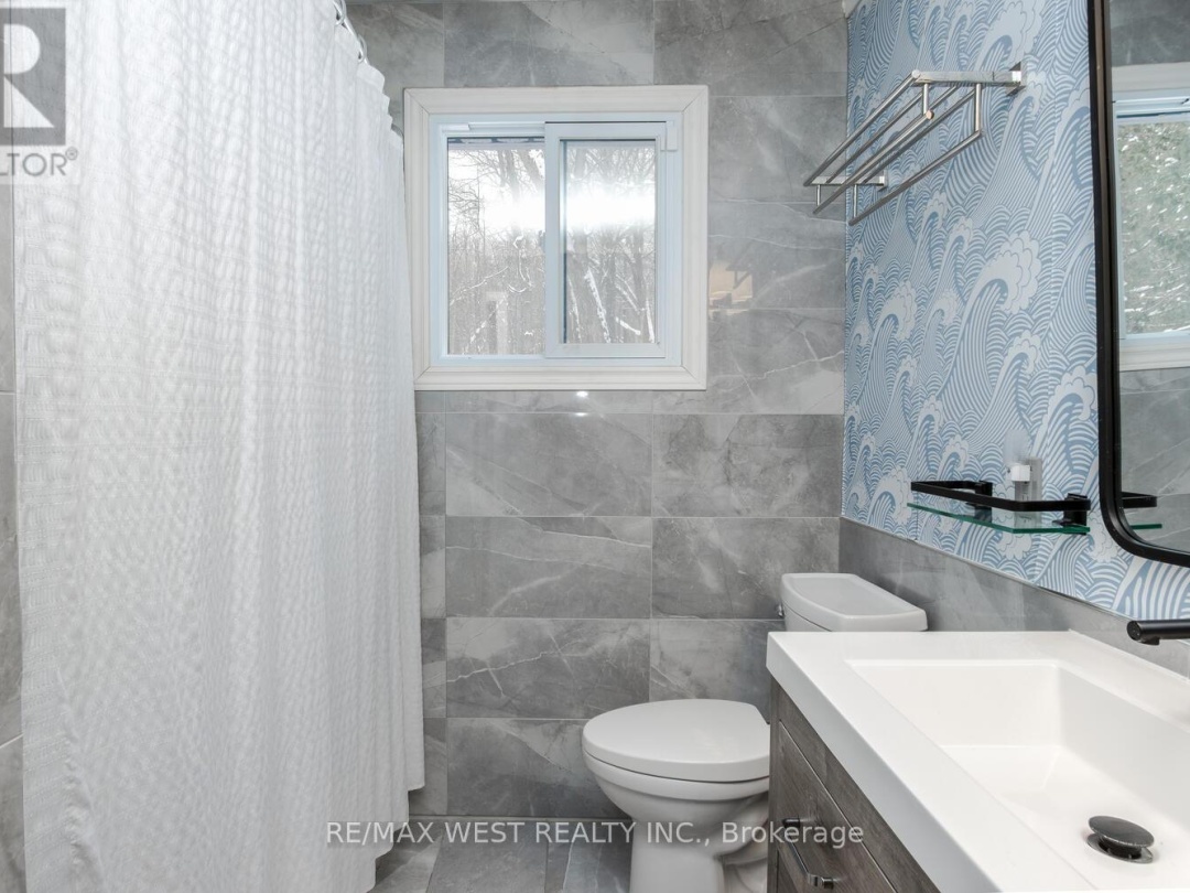 169 BAYVIEW AVENUE E, Tay