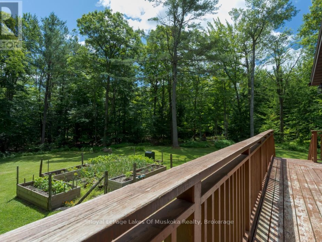 10 MUSKOKA PINES ROAD, 