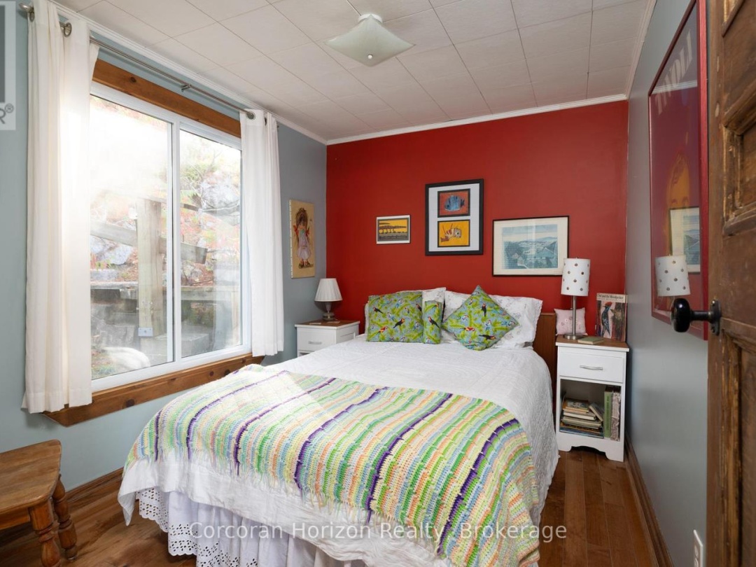 566 HUNGRY BAY ROAD W, 