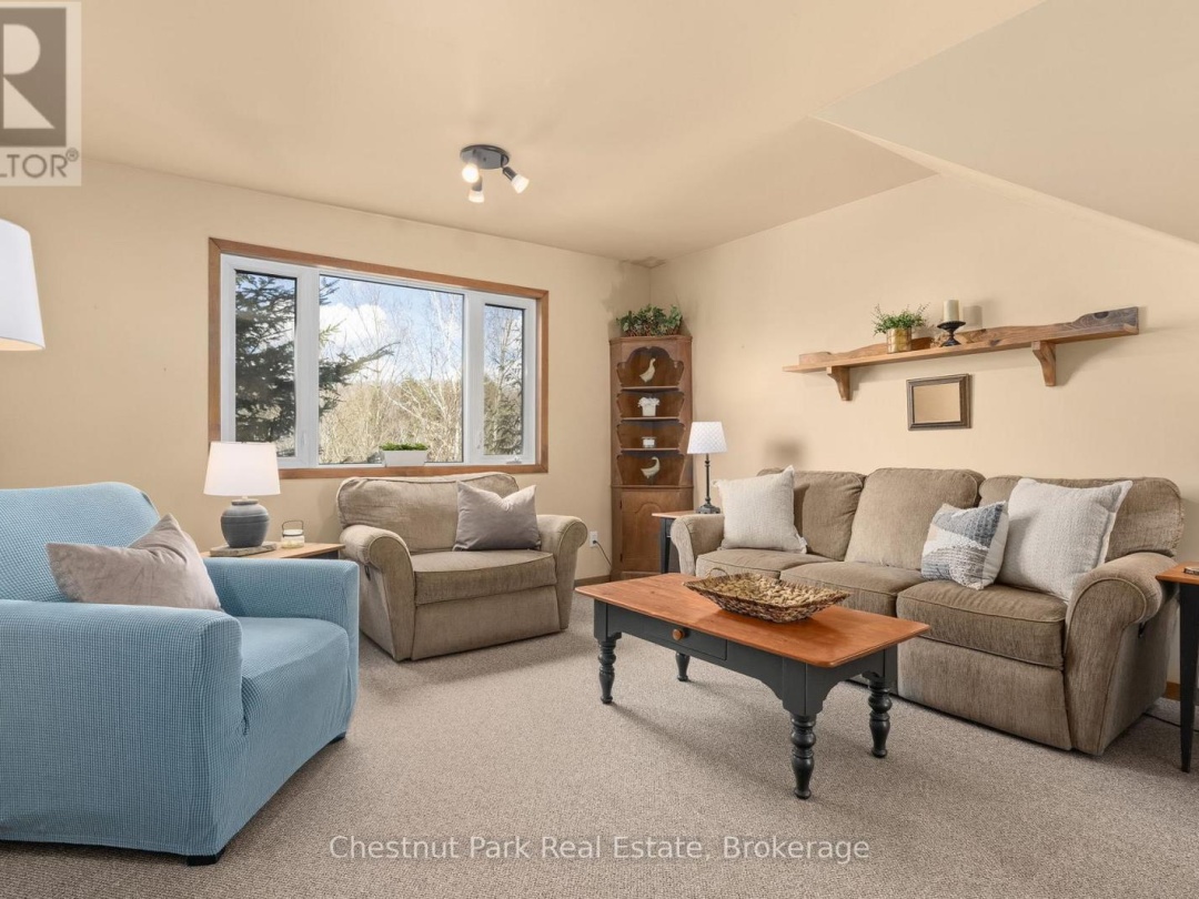 527 HARP LAKE ROAD, Harp Lake
