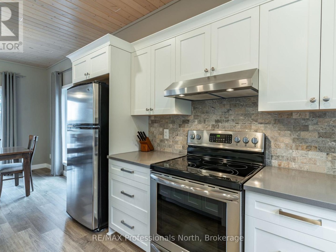 5997 KENNISIS LAKE ROAD, Kennisis Lake