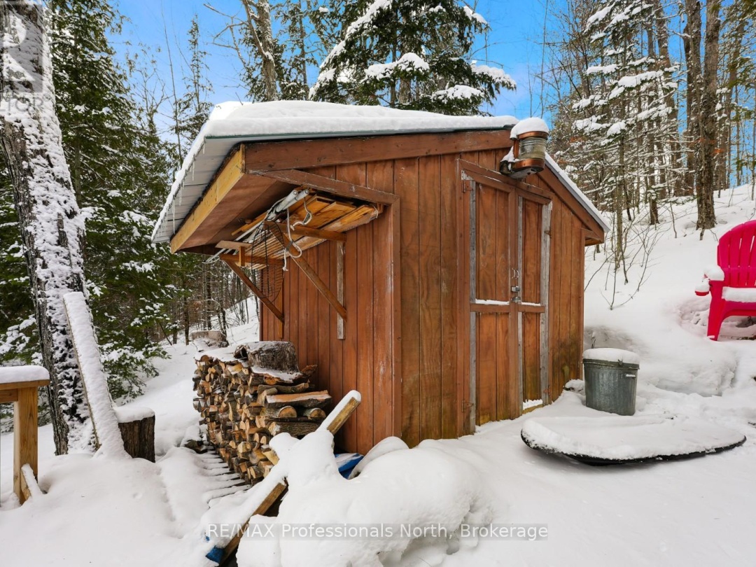 1027 DOW TRAIL, Haliburton Lake