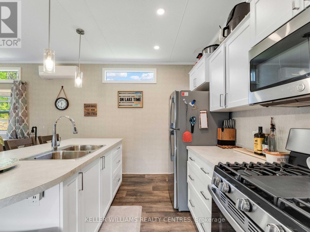 #38 LAKERIDGE - 1047 BONNIE LAKE CAMP ROAD, Bracebridge (Macaulay)