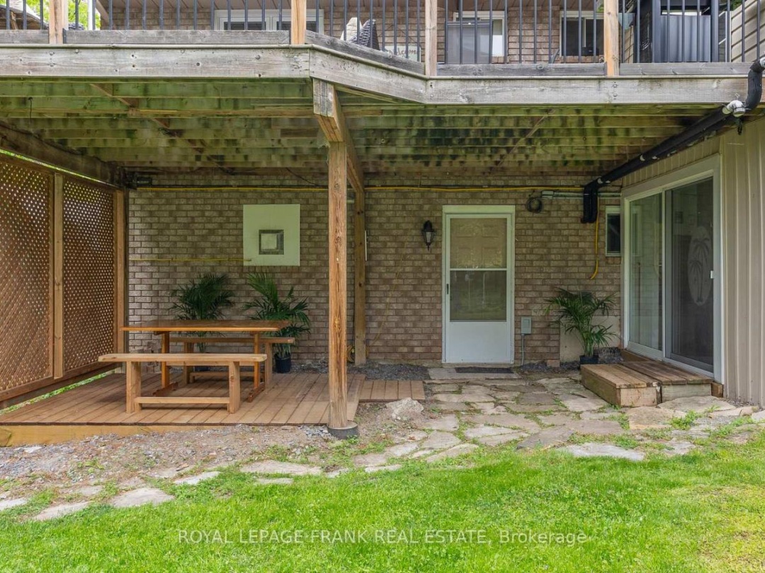97 PIRATES GLEN DRIVE, Pigeon Lake