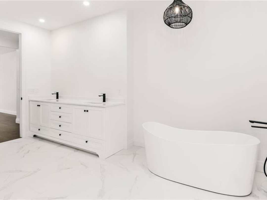31 GLEN EAGLE Court, 