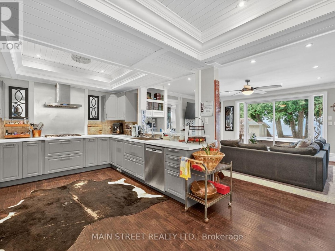 142 CEDAR BEACH ROAD, Lake Simcoe
