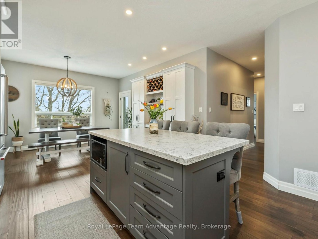 8 AVERY COURT, Parry Sound