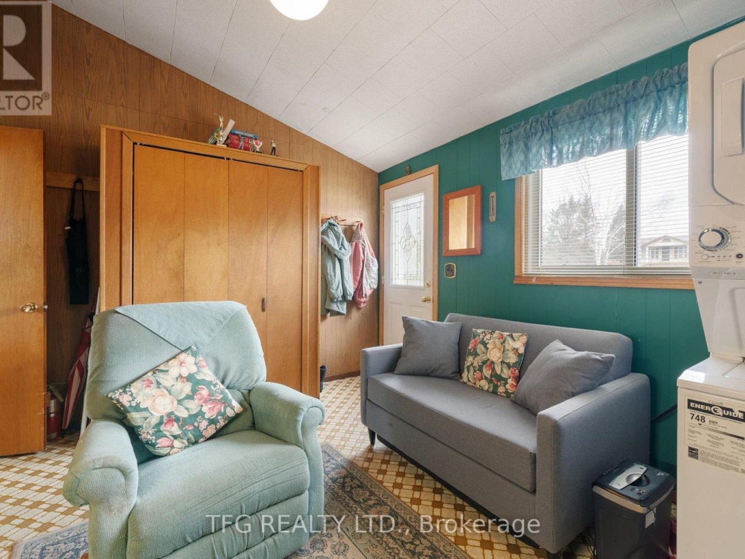 12 NORTH BAYOU ROAD, Sturgeon Lake