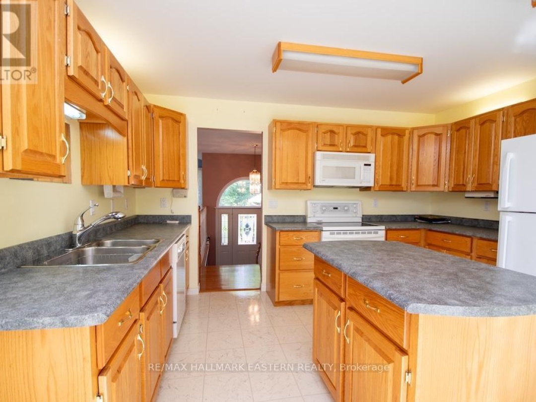 2 HUNTINGWOOD CRESCENT, 
