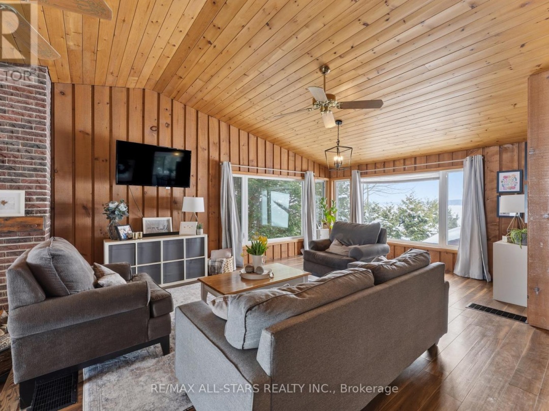 393 HILLSIDE DRIVE, Four Mile Lake