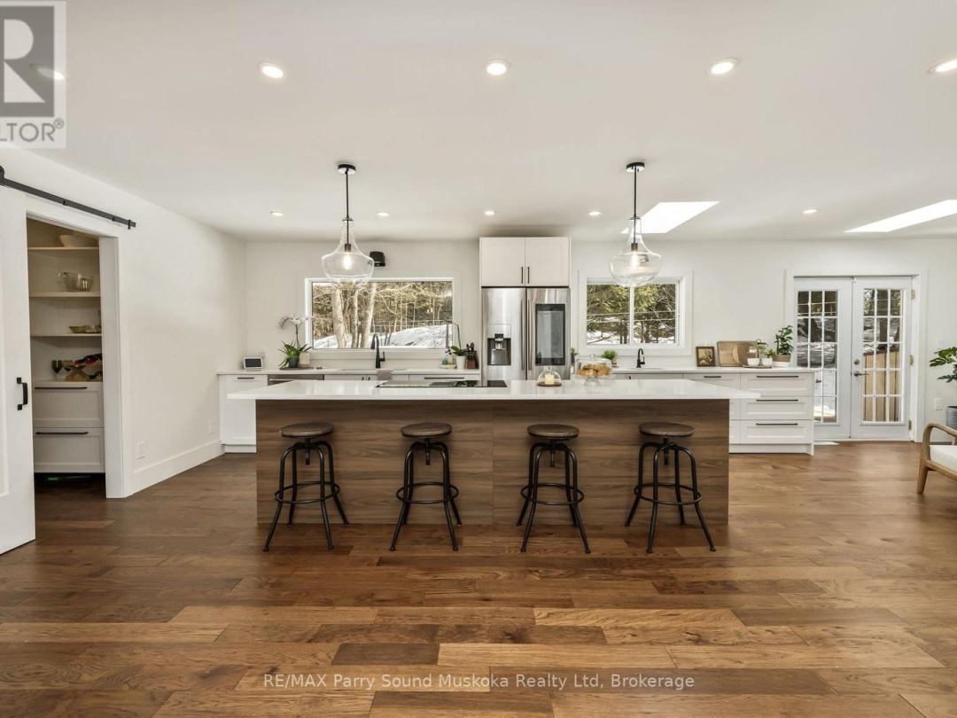 31 LAKE FOREST DRIVE, McDougall