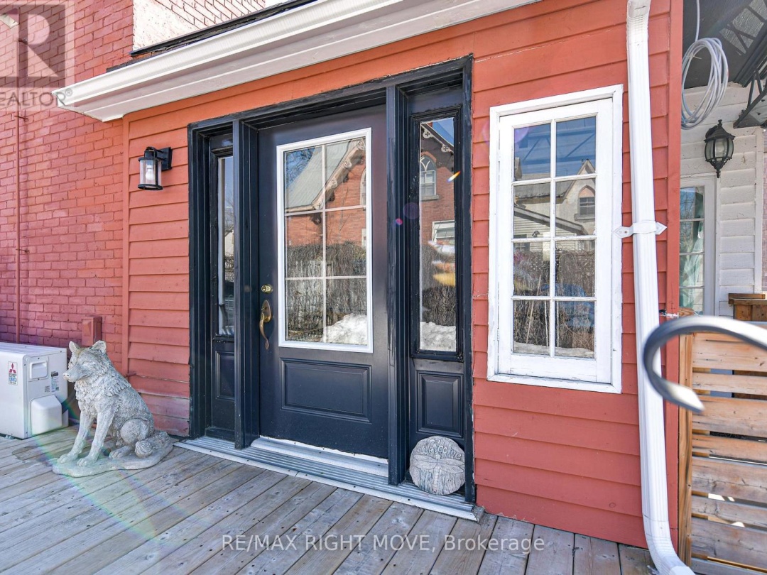 33 COLDWATER ROAD W, Orillia