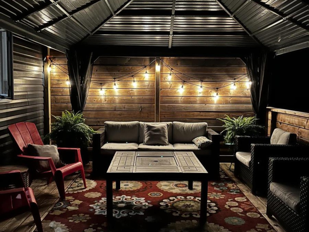 2044 MARCHMONT ROAD, 