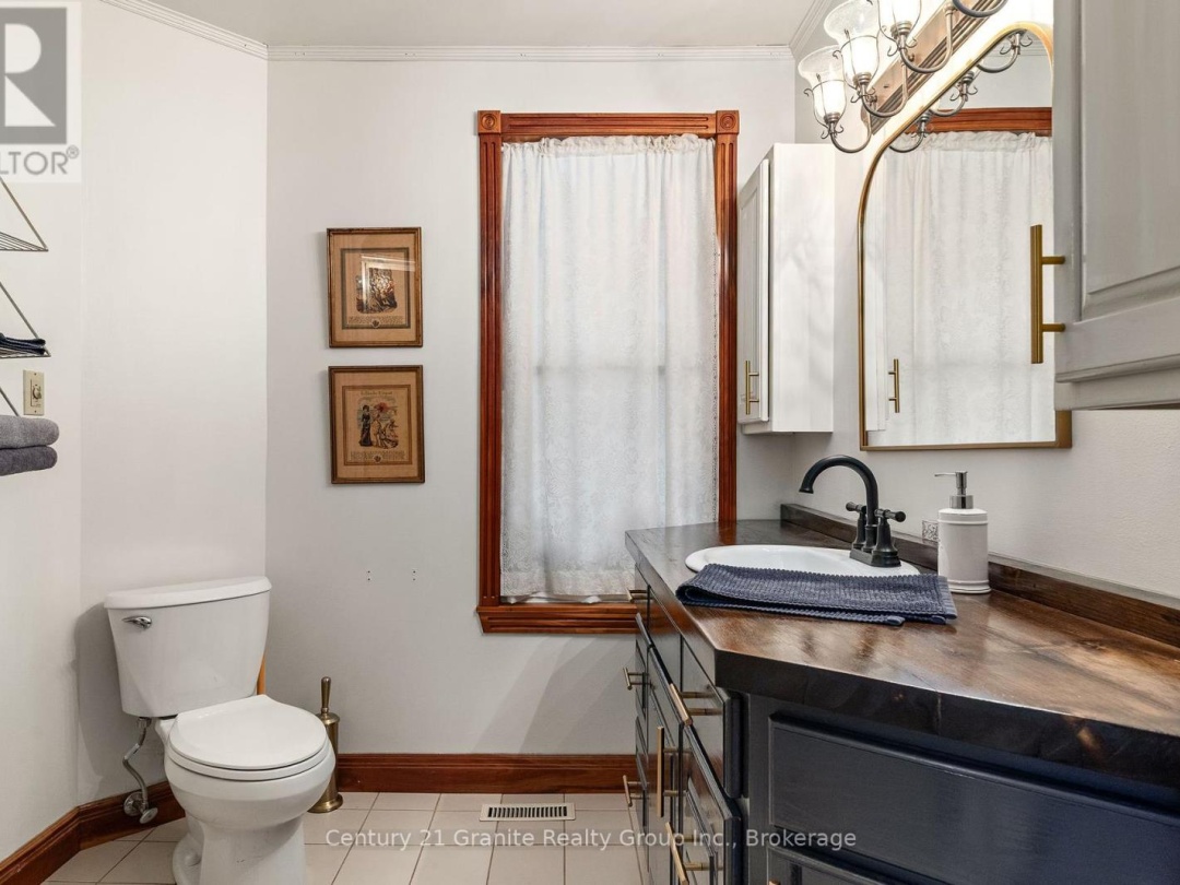 8 BEND STREET, Kawartha Lakes (Kinmount)