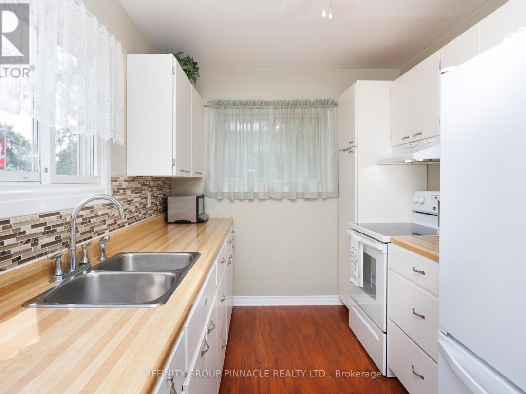 11 LAKEVIEW CRESCENT, 