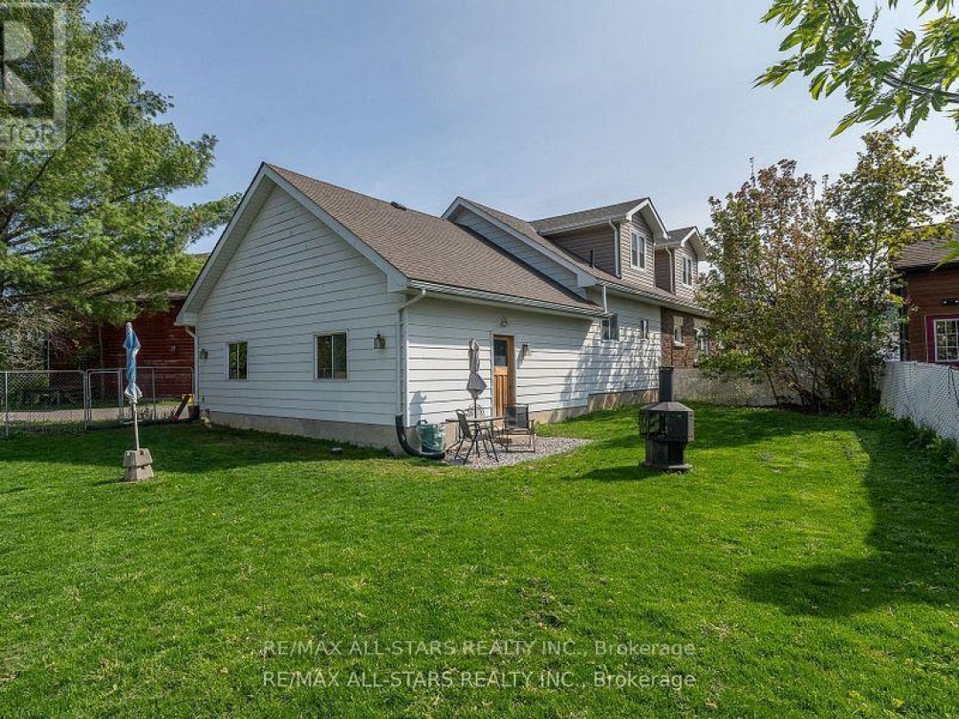 61 FRANCIS STREET E, 