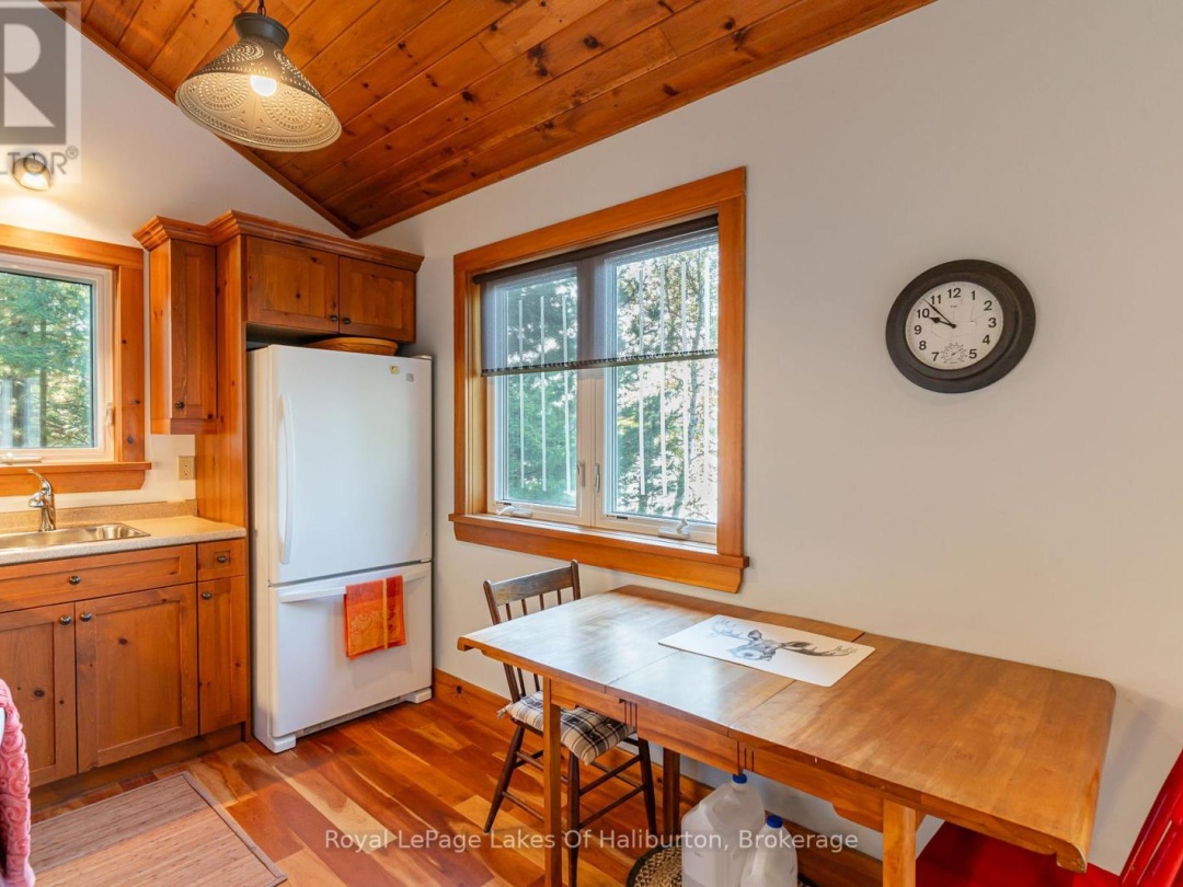 1070 FRANK'S LANE, Maple Lake