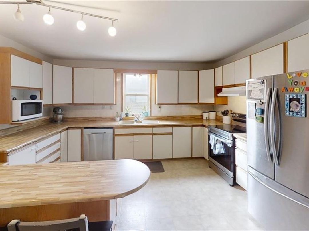 2214 CONCESSION 10 Road, 