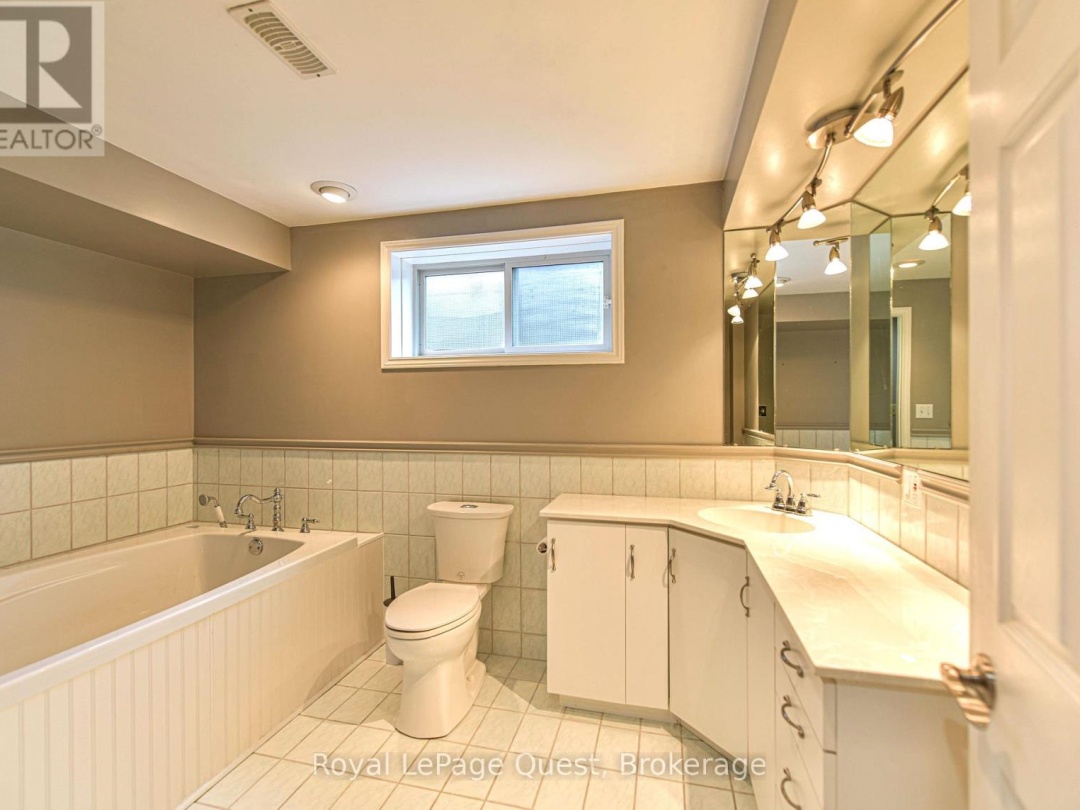 27 HEYDEN AVENUE, Lake Simcoe