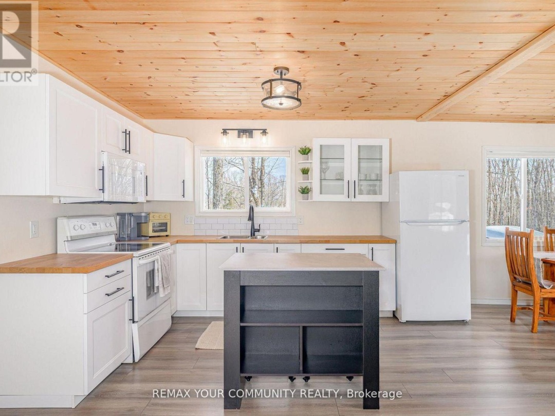 1534 SALERNO LAKE ROAD, Highlands East (Glamorgan)