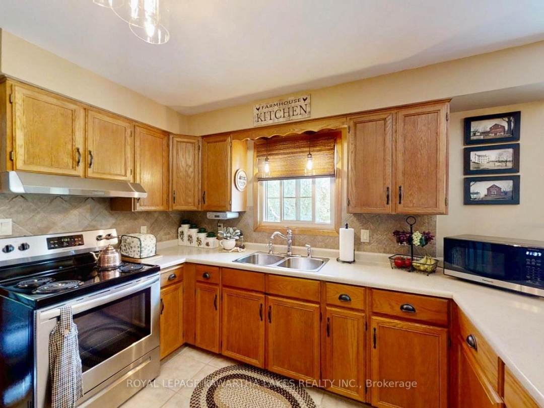 30 Grant Drive, Kawartha Lakes (Oakwood)