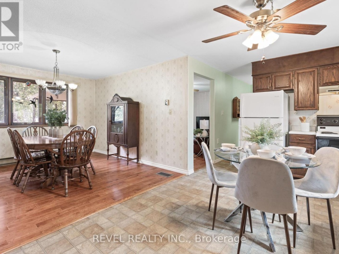 126 PINEWOOD BOULEVARD, Canal Lake