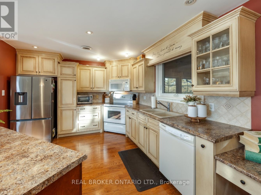 307 THE CAPTAIN'S CORNER, 