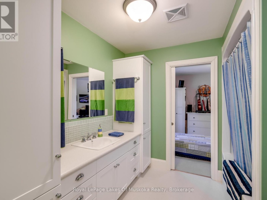 230 ECCLESTONE DRIVE, Bracebridge (Macaulay)