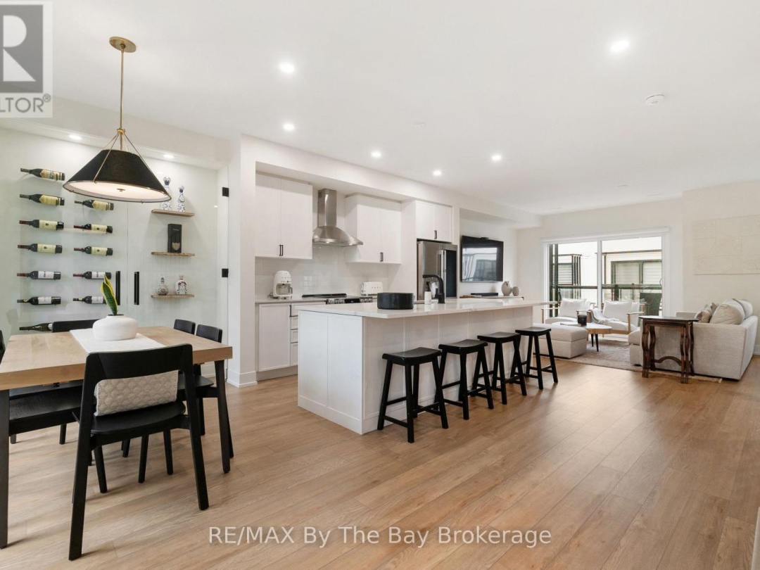 8 BRU LOR LANE, Lake Simcoe