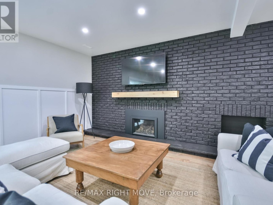 407 BAY STREET, Orillia