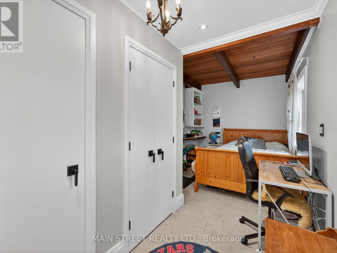 142 CEDAR BEACH ROAD, Lake Simcoe