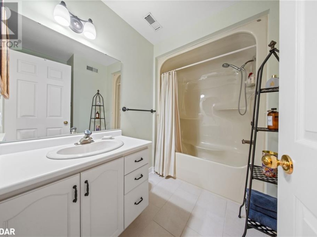 9 BLUERIDGE Crescent, Lake Simcoe