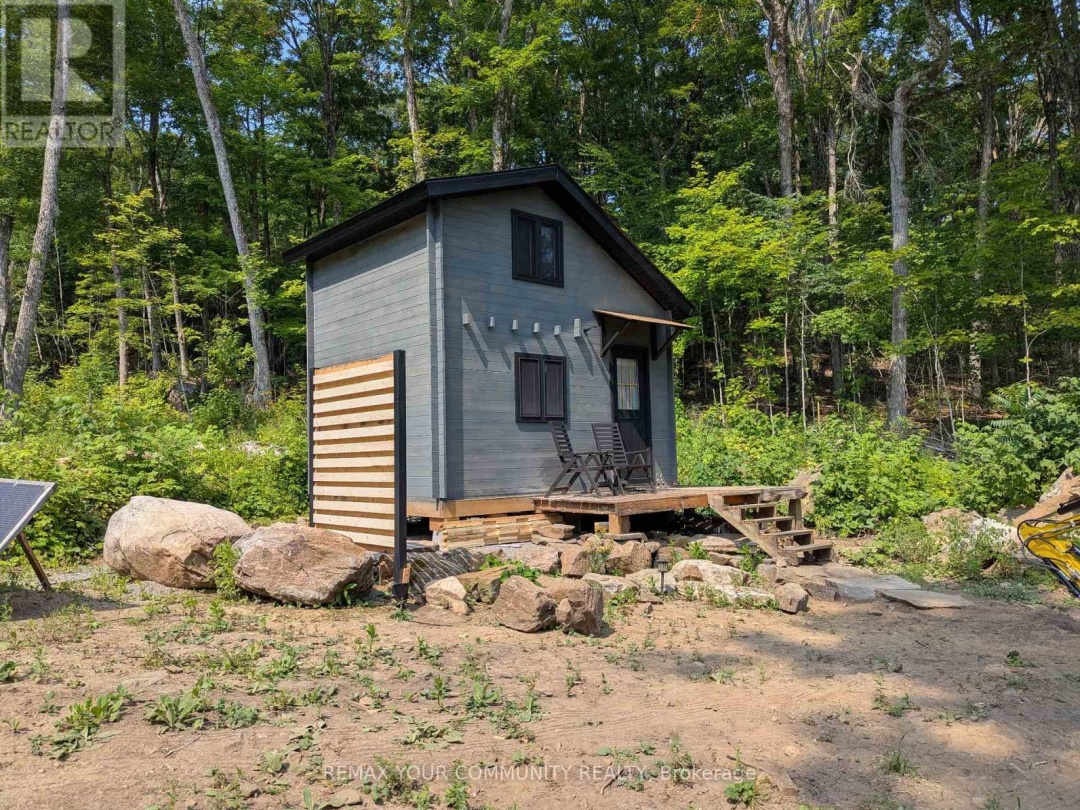 1035 HEARTS CONTENT DRIVE, Salerno Lake