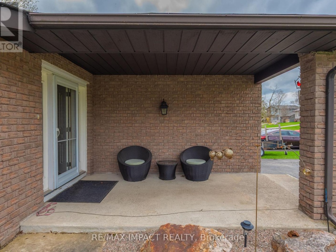 10 CEDARTREE LANE, Kawartha Lakes (Bobcaygeon)