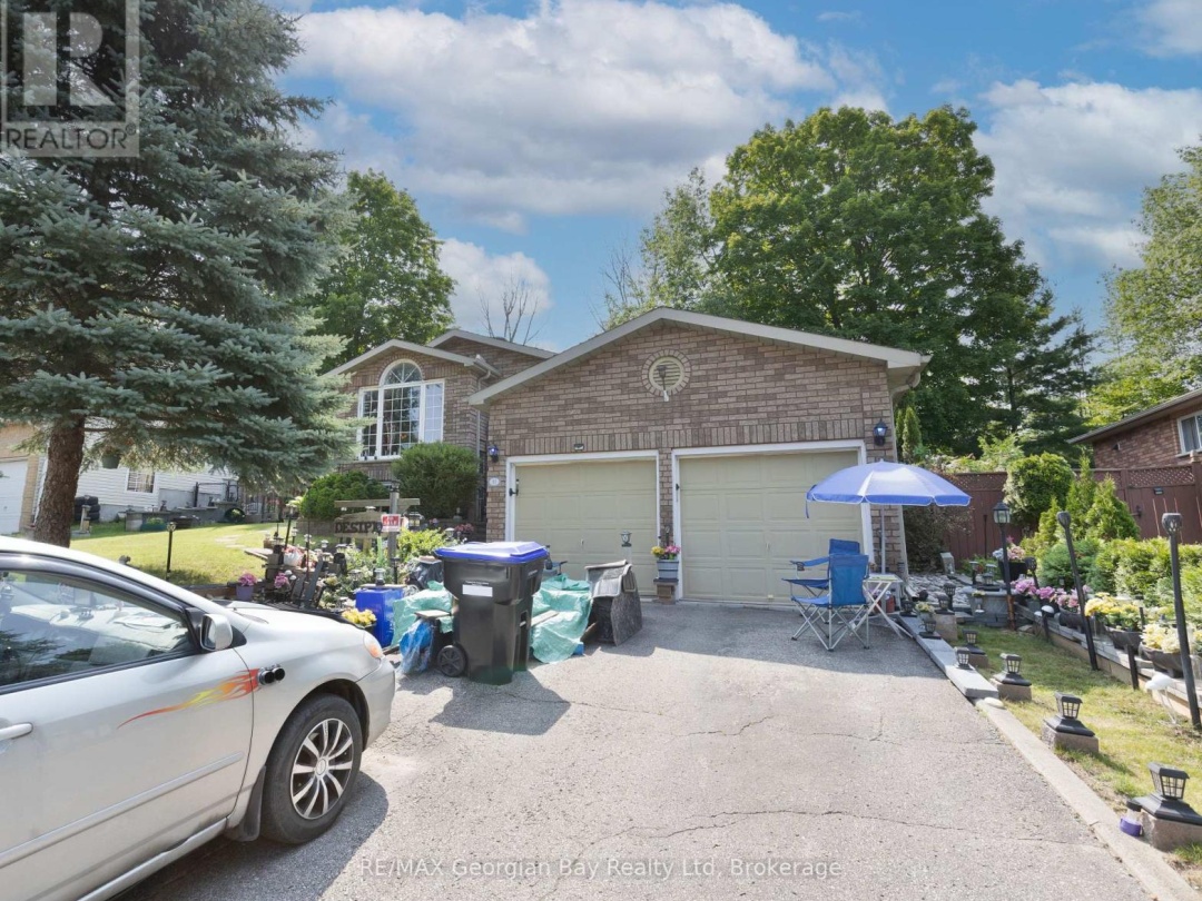 33 ANDERSON CRESCENT, Tay (Victoria Harbour)
