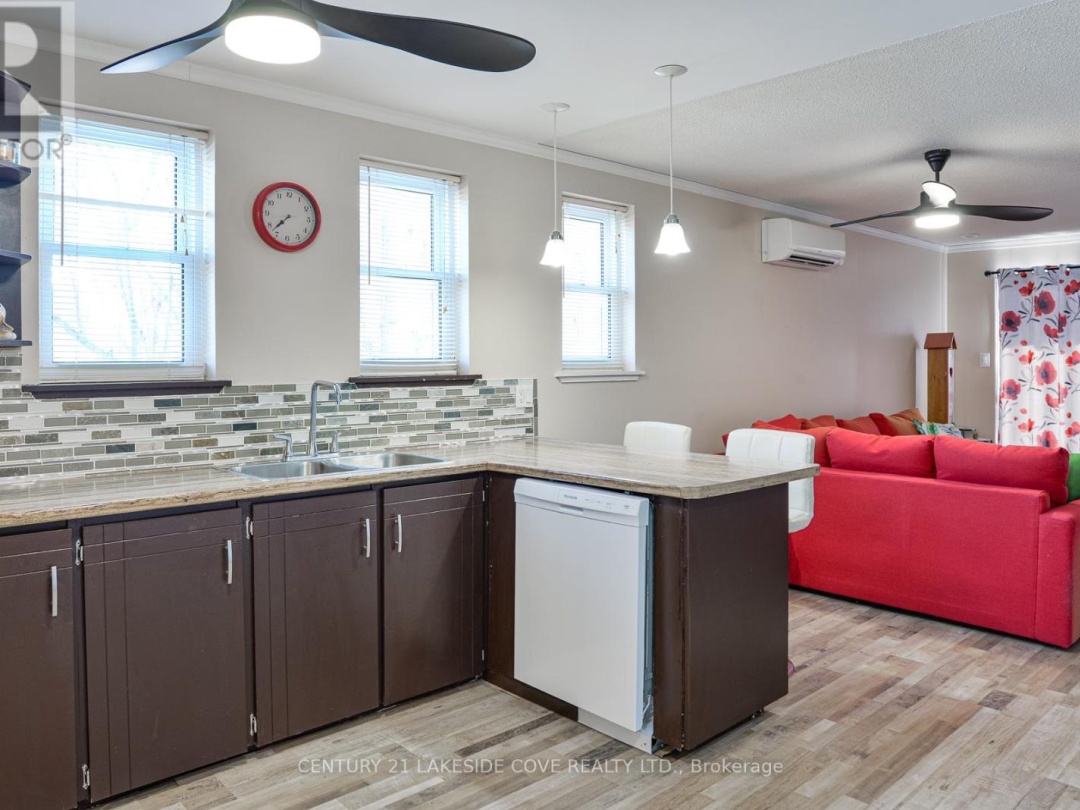 UNIT 27 - 1 PARADISE BOULEVARD S, Lake Simcoe