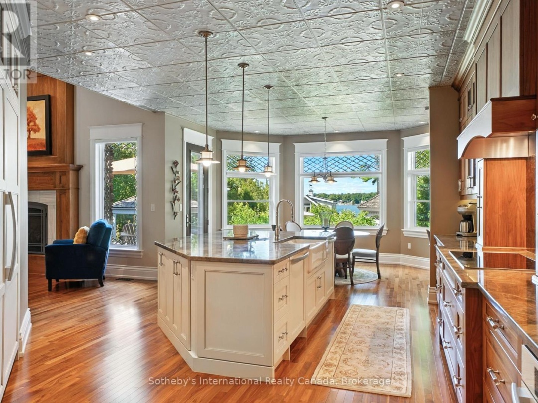 153 CREIGHTON STREET S, Lake Simcoe