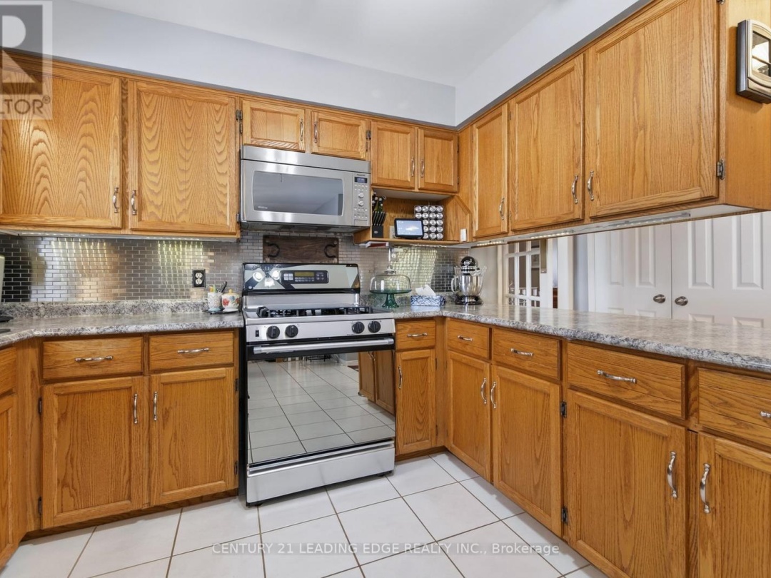 17 SANDLEWOOD TRAIL, Lake Simcoe