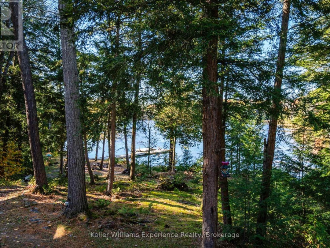 19 HURON TRAIL, Six Mile Lake