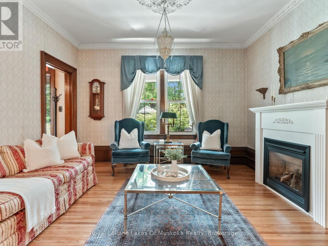 229 FRASERBURG ROAD, Bracebridge (Macaulay)