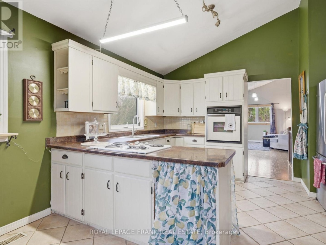 879 LINDEN VALLEY ROAD, Kawartha Lakes (Mariposa)