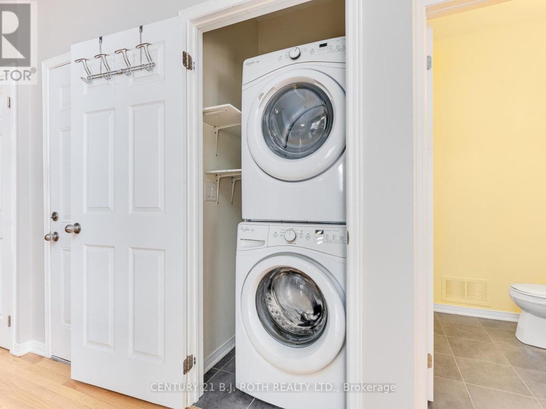 3327 SUMMERHILL WAY N, 