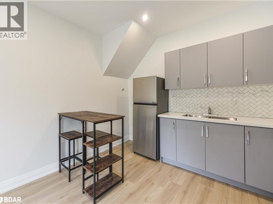 274 MISSISSAGA Street W, 